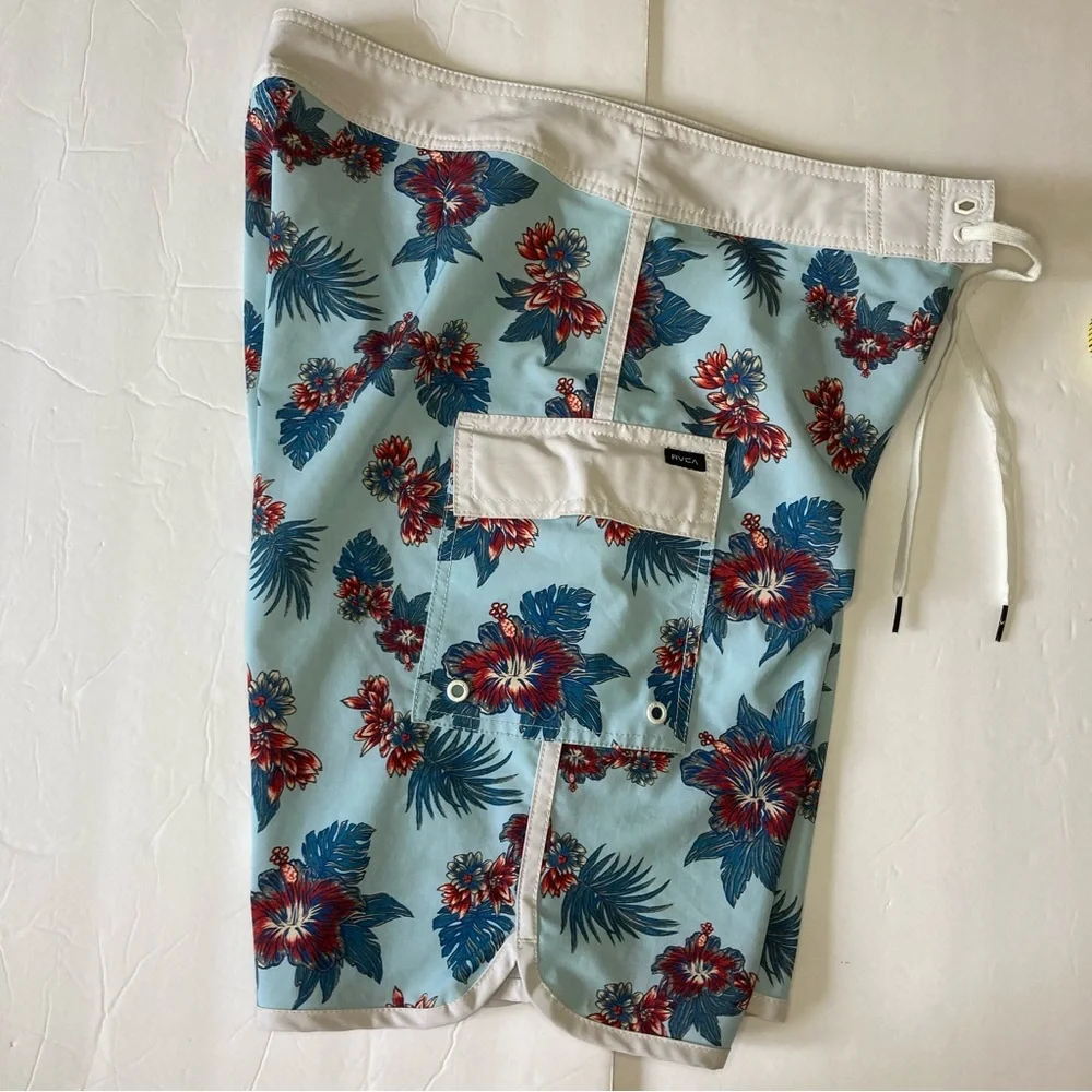 RVCA / Board shorts with a tropical floral print - Picture 9 of 10